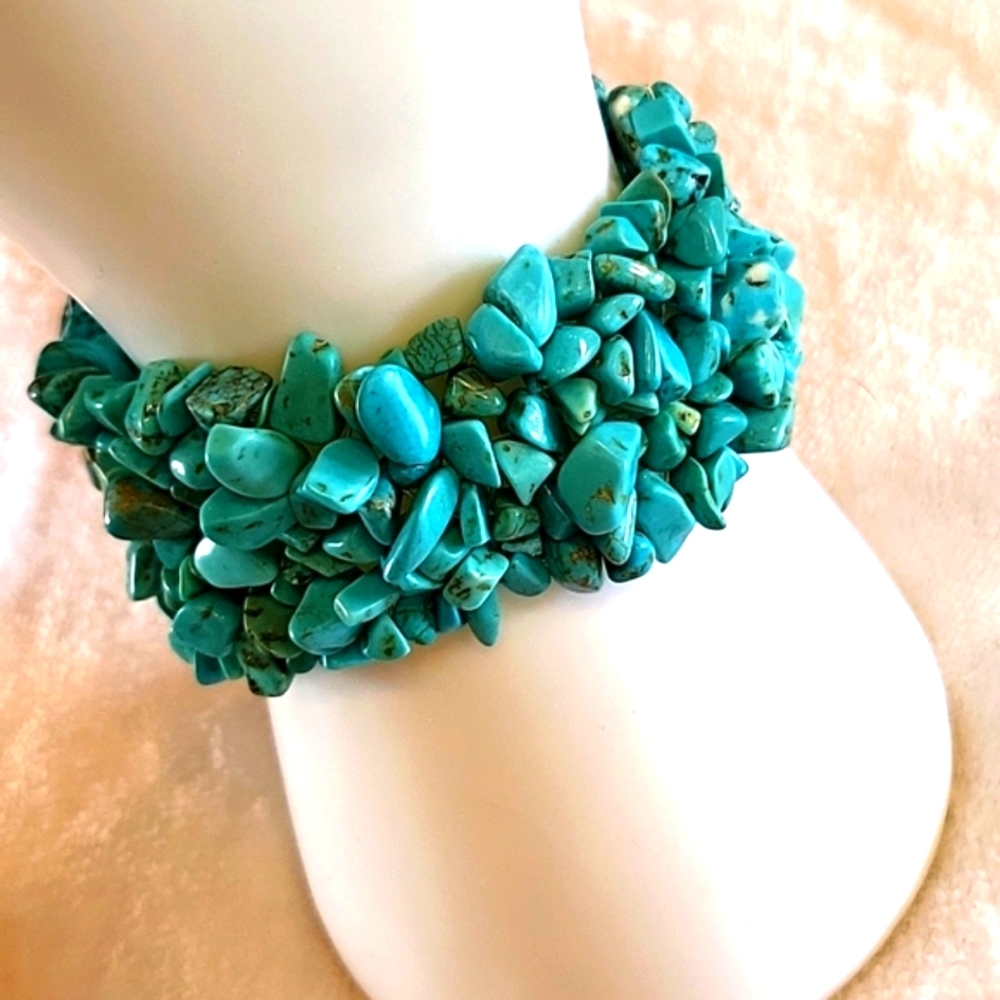Beautiful turquoise bracelet.